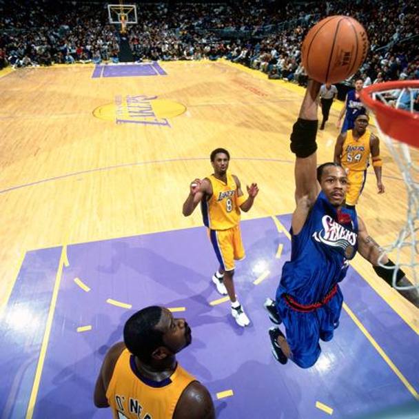 2000-01, l&#39;anno dell&#39;ingresso nel mito: Iverson vince il premio di mvp della regular season e trascina i Sixers fino alle Finals, perse poi contro i Lakers